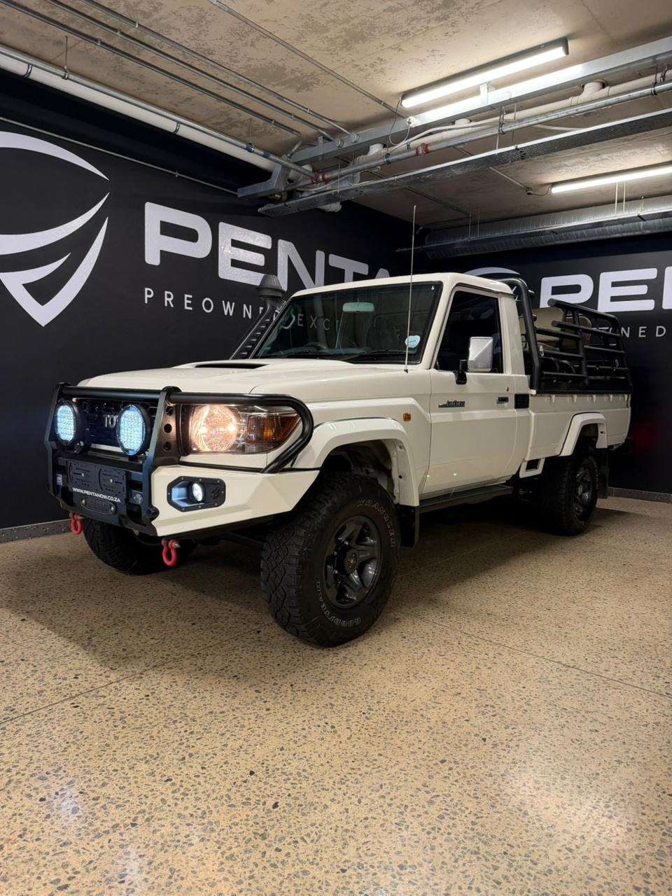 2023 Toyota Land Cruiser, image 2 of 16