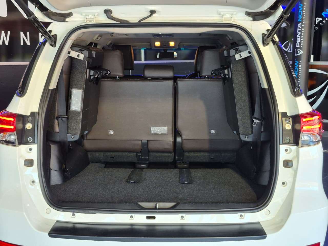 2020 Toyota Fortuner, image 15 of 16