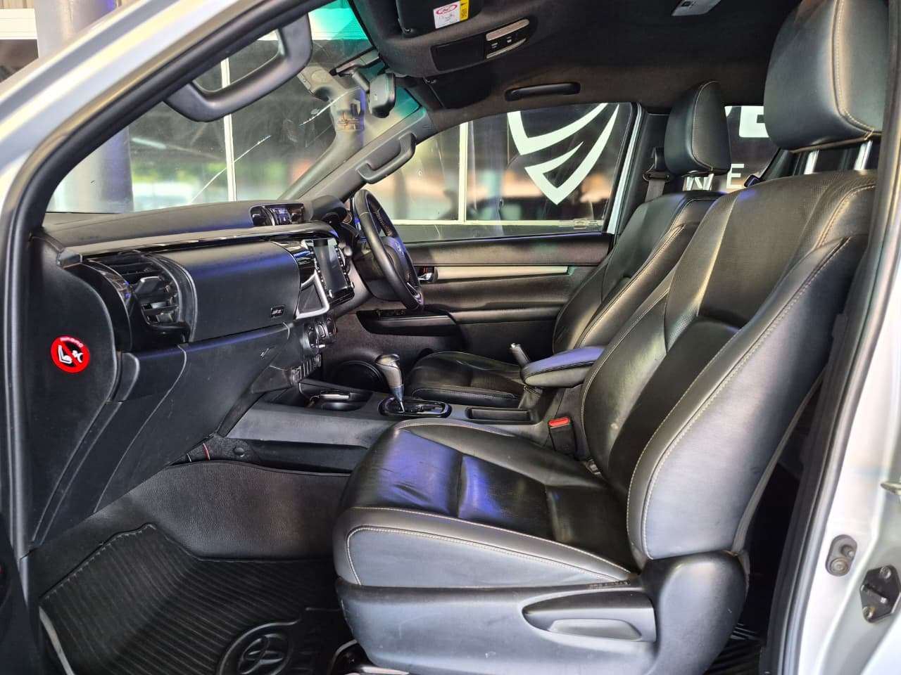 2022 Toyota Hilux, image 11 of 16