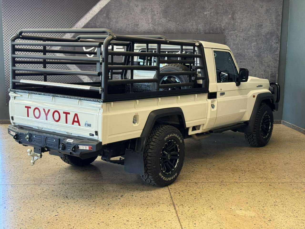 2026 Toyota Land Cruiser Pick Up, image 3 of 15