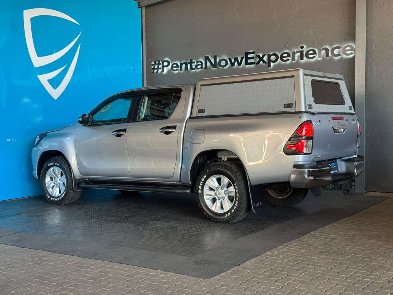 2017 Toyota Hilux, image 5 of 16