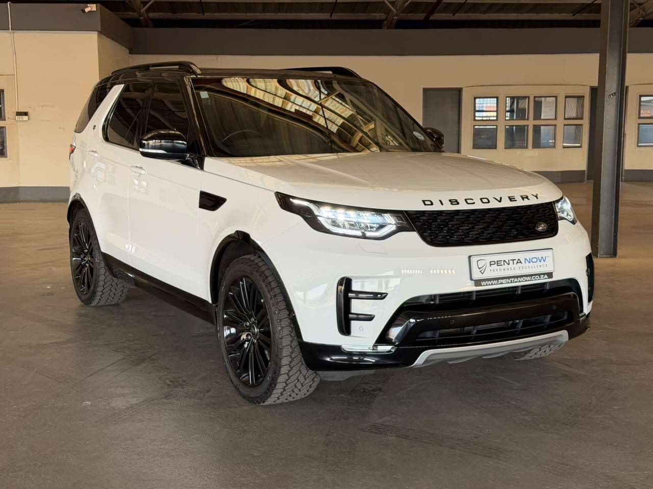 2021 Land Rover Discovery, image 7 of 16