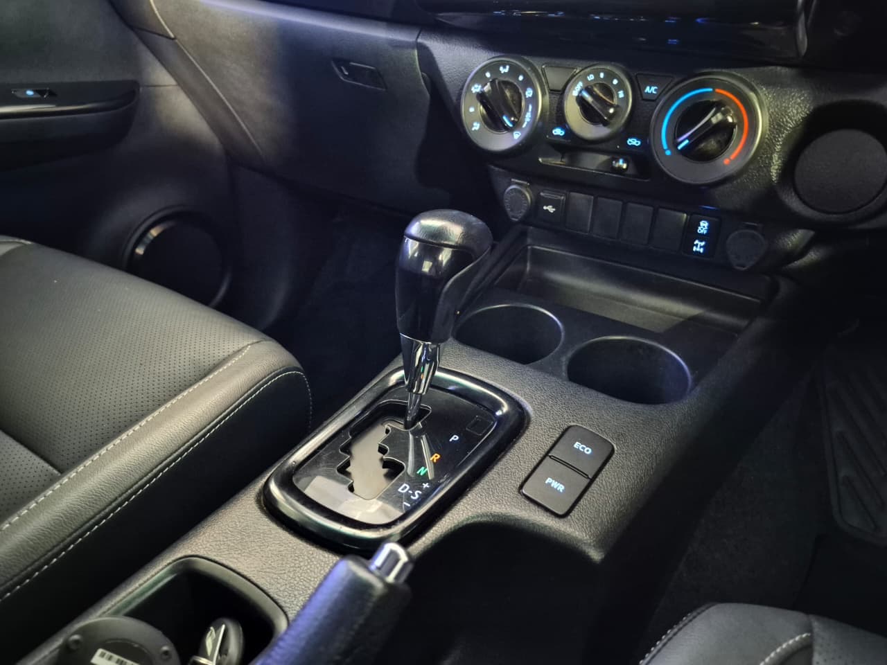 2025 Toyota Hilux, image 9 of 16