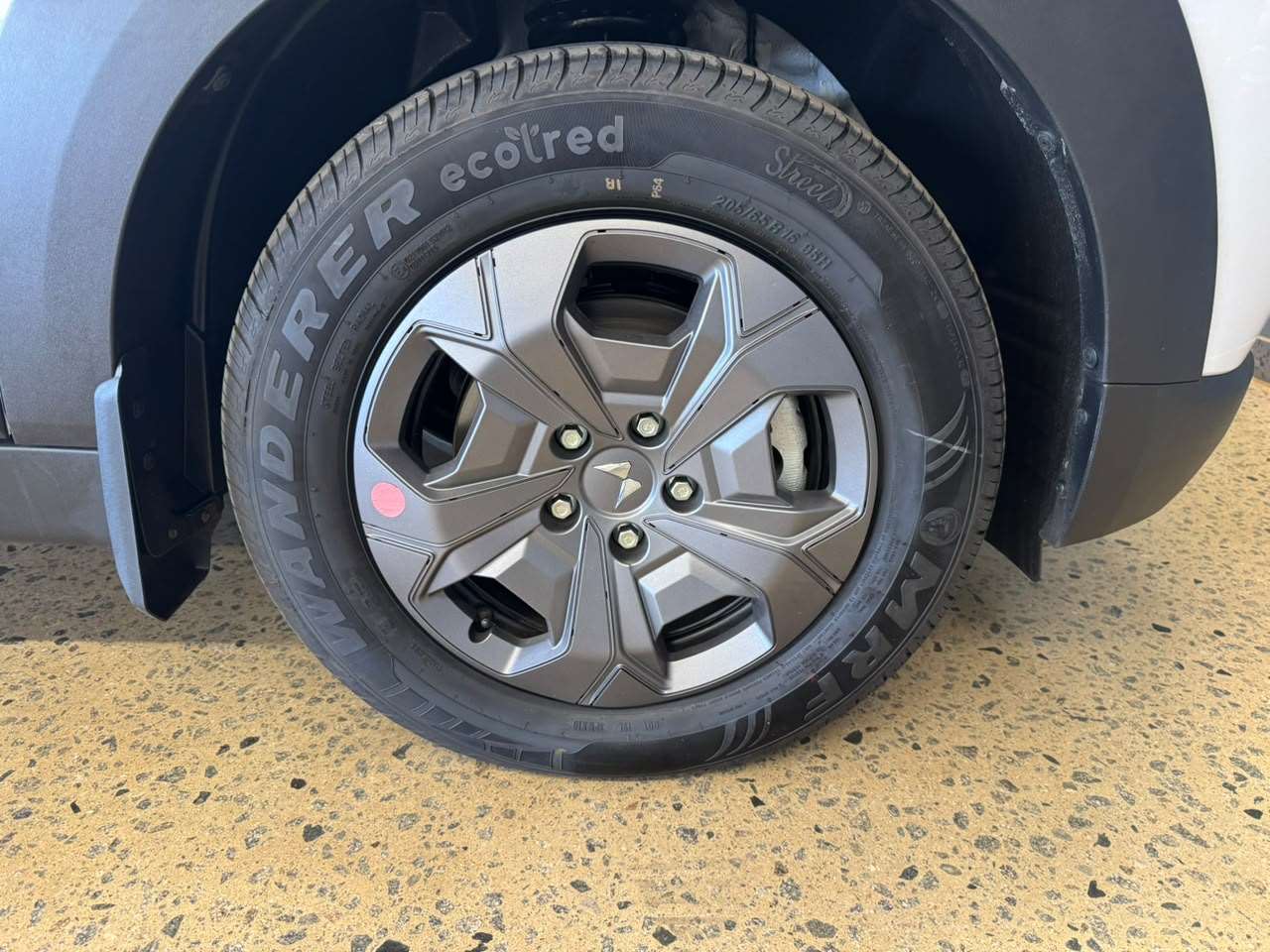 2026 Mahindra Xuv3x0, image 8 of 16