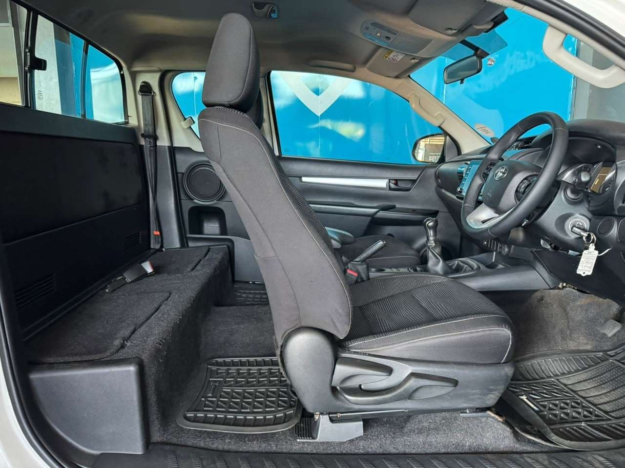 2022 Toyota Hilux, image 8 of 16