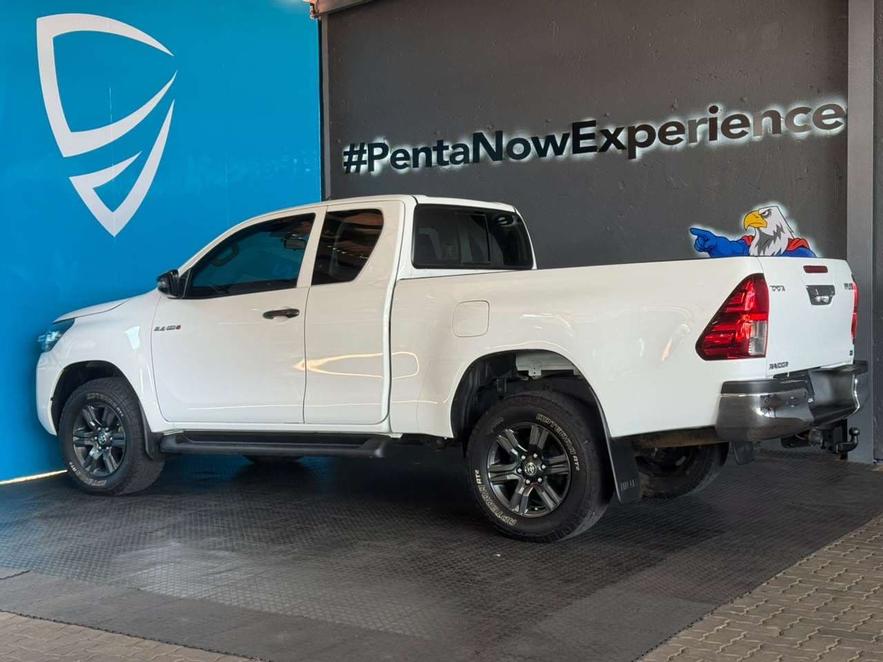2022 Toyota Hilux, image 5 of 16