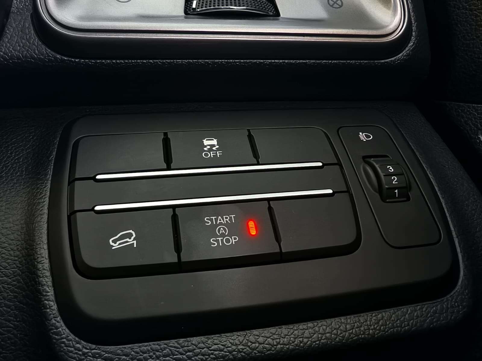 2026 Mahindra Xuv3xo, image 13 of 15
