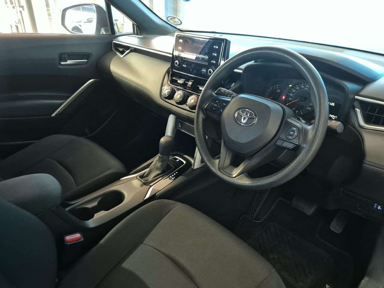 2022 Toyota Corolla Cross, image 9 of 16