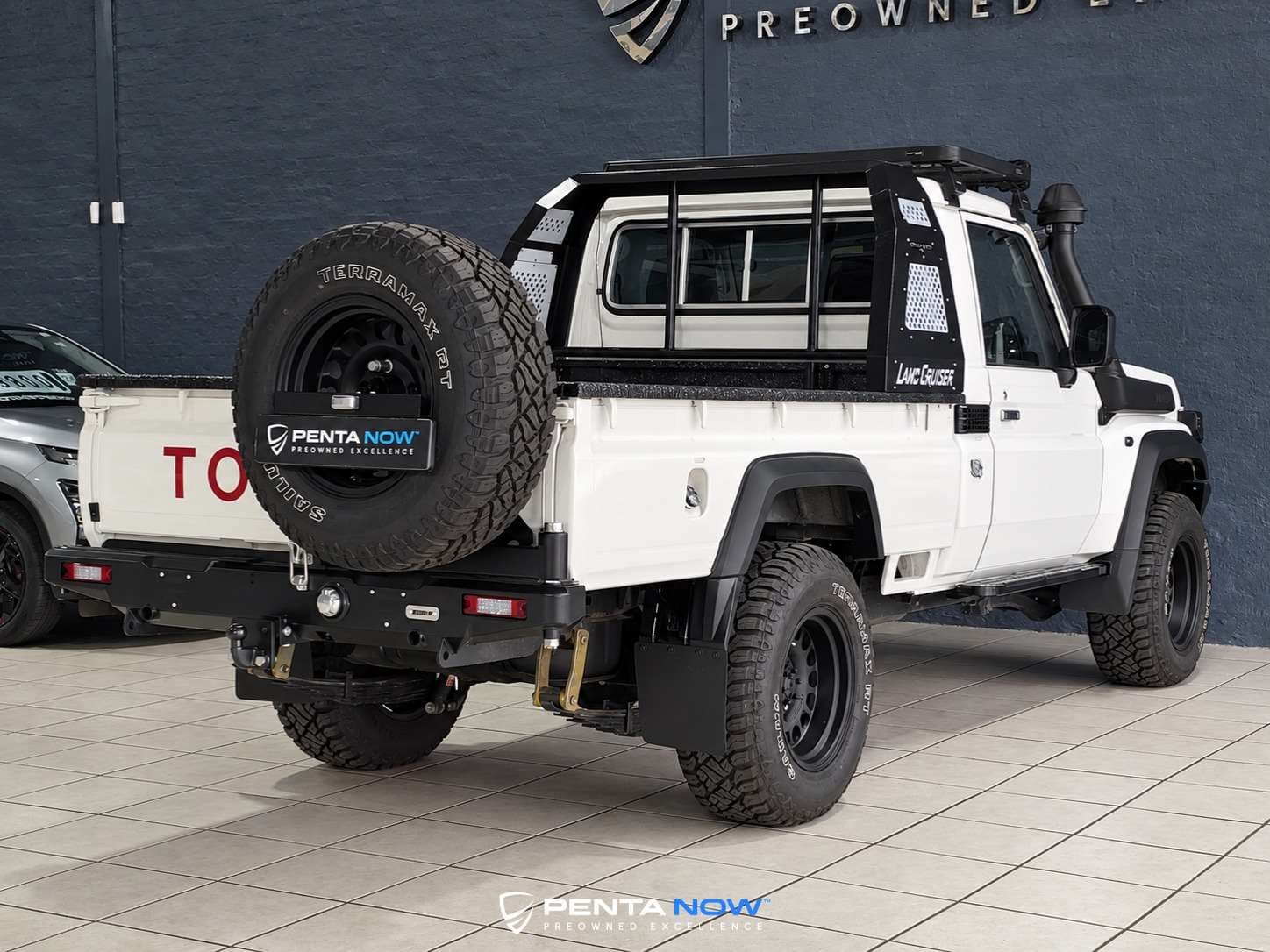 2026 Toyota Land Cruiser Pick Up, image 8 of 16