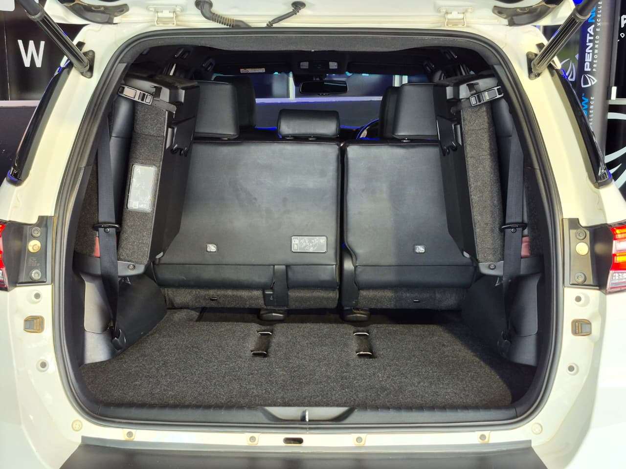 2025 Toyota Fortuner, image 15 of 16