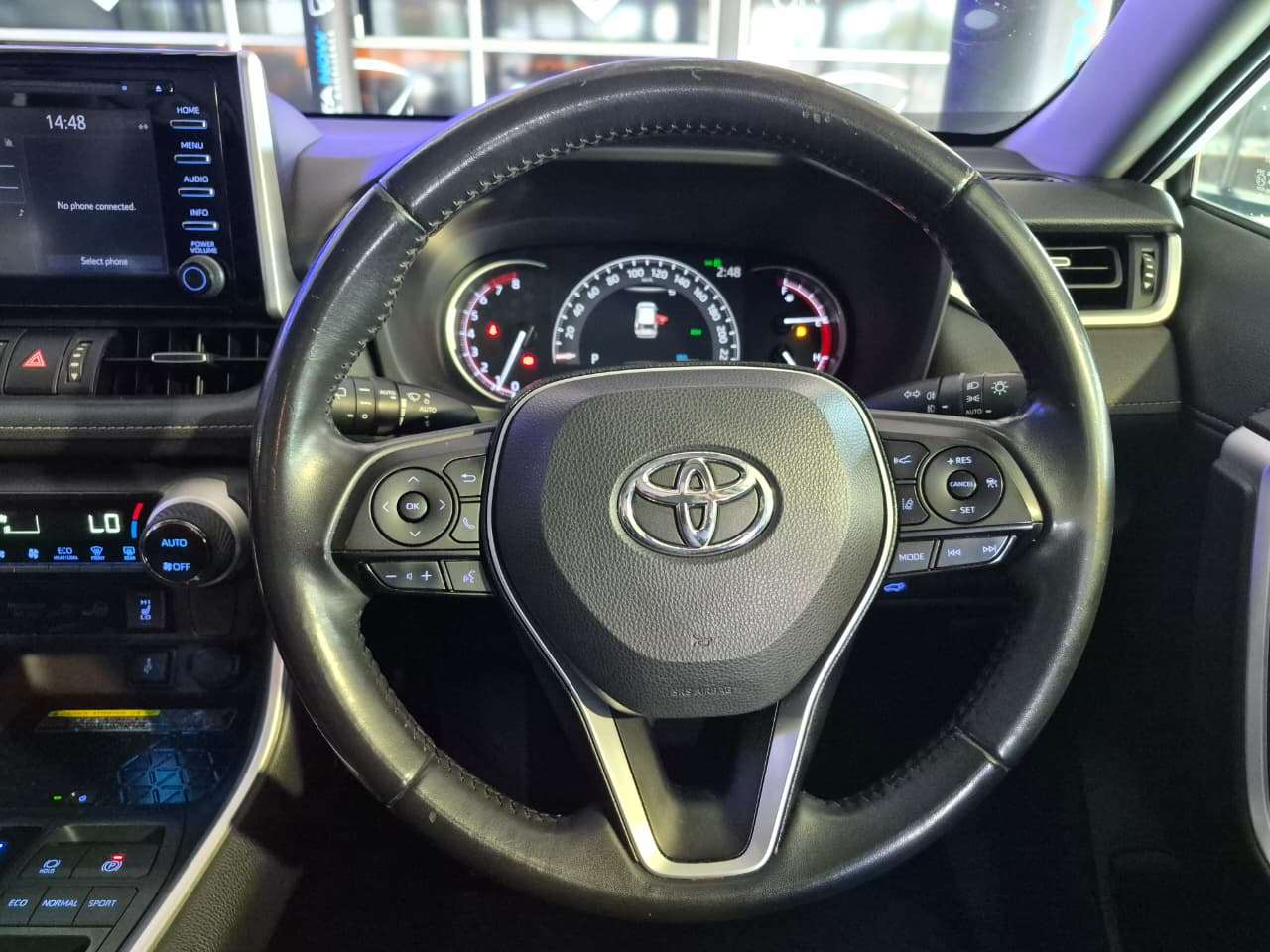 2020 Toyota Rav4, image 8 of 16