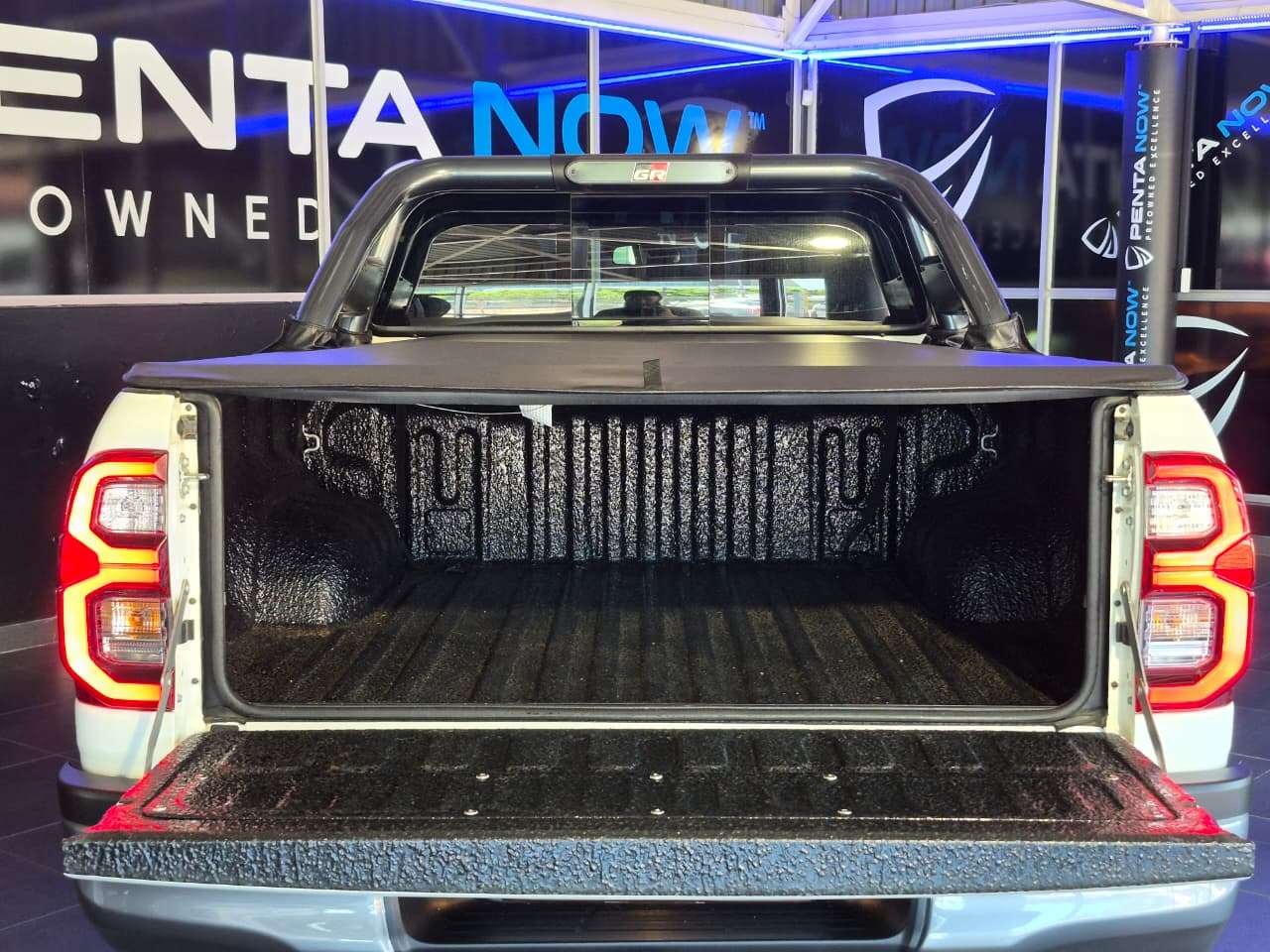2023 Toyota Hilux, image 16 of 16