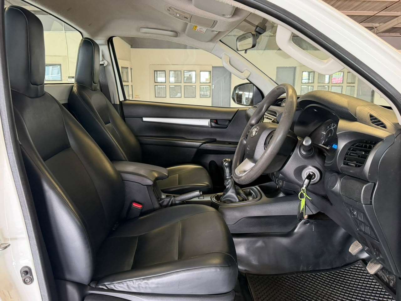 2023 Toyota Hilux, image 10 of 16