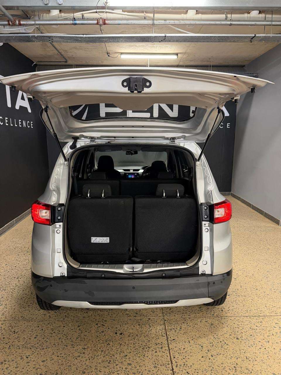 2022 Renault Triber, image 11 of 16