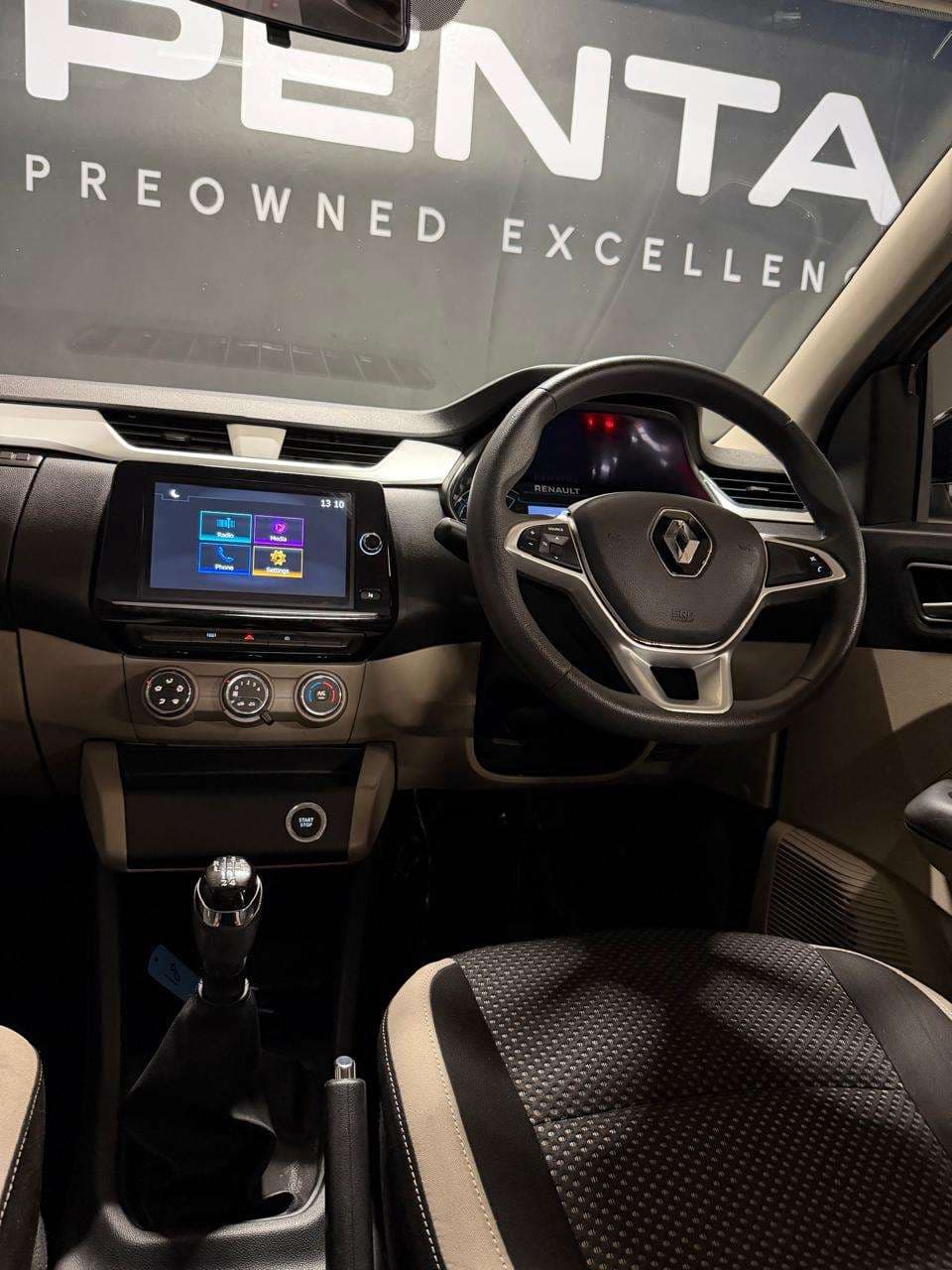 2022 Renault Triber, image 15 of 16