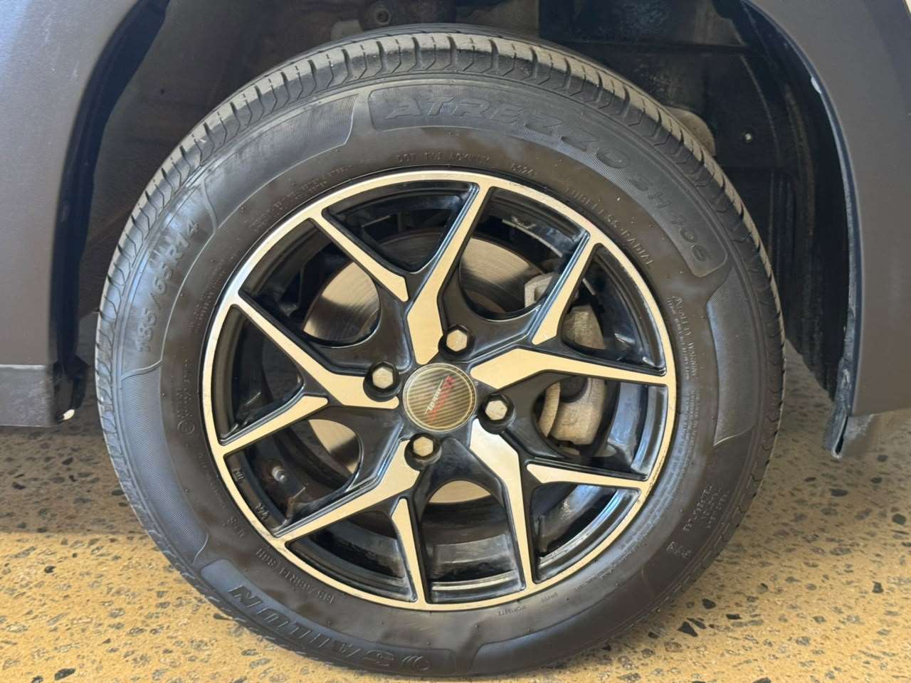 2022 Mahindra Kuv 100, image 10 of 11