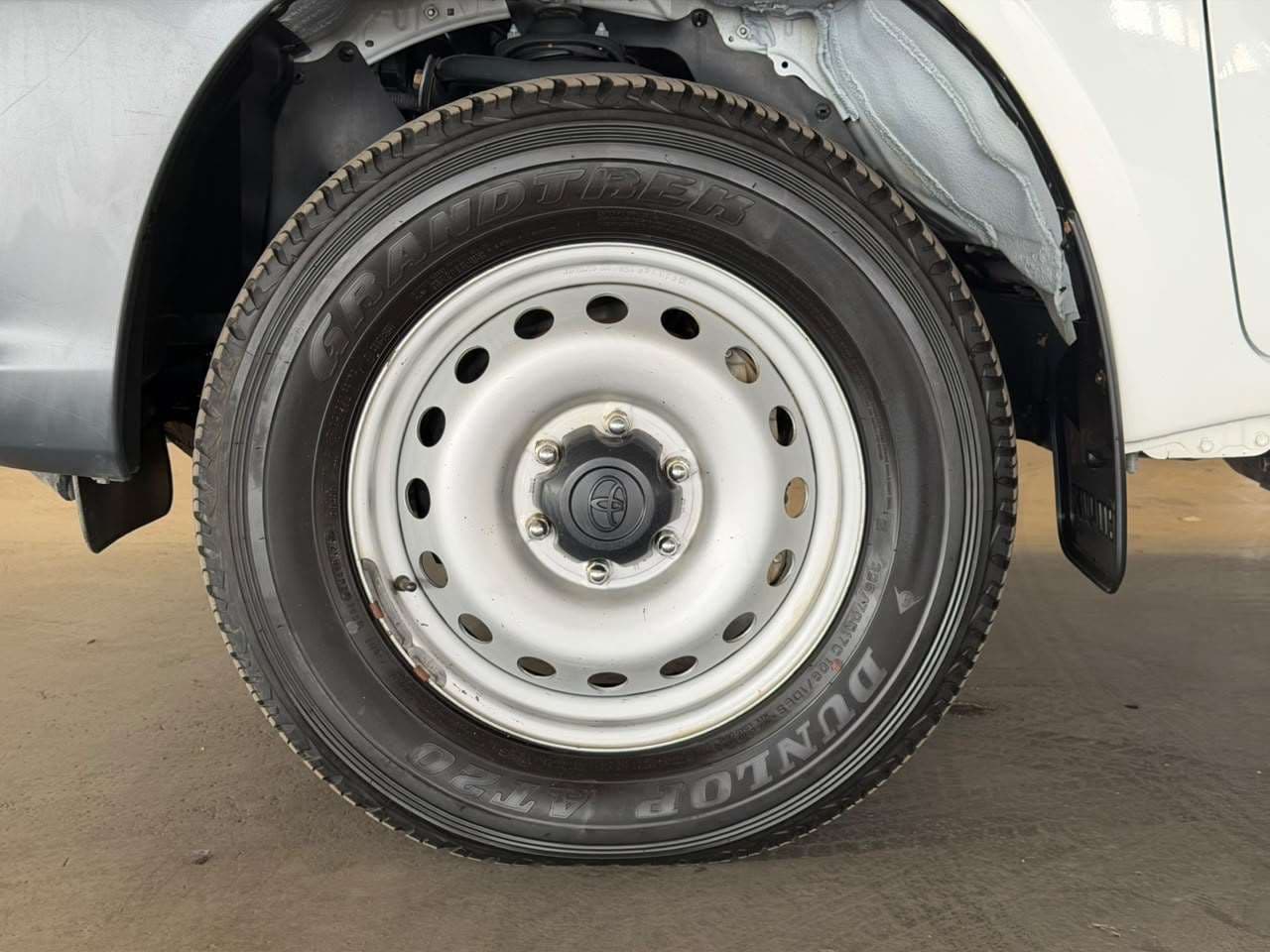 2023 Toyota Hilux, image 9 of 16