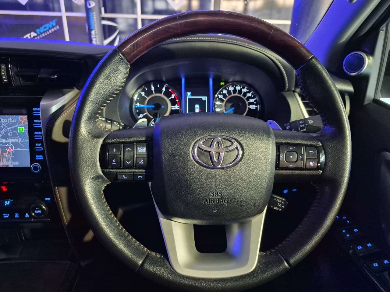 2020 Toyota Fortuner, image 8 of 16