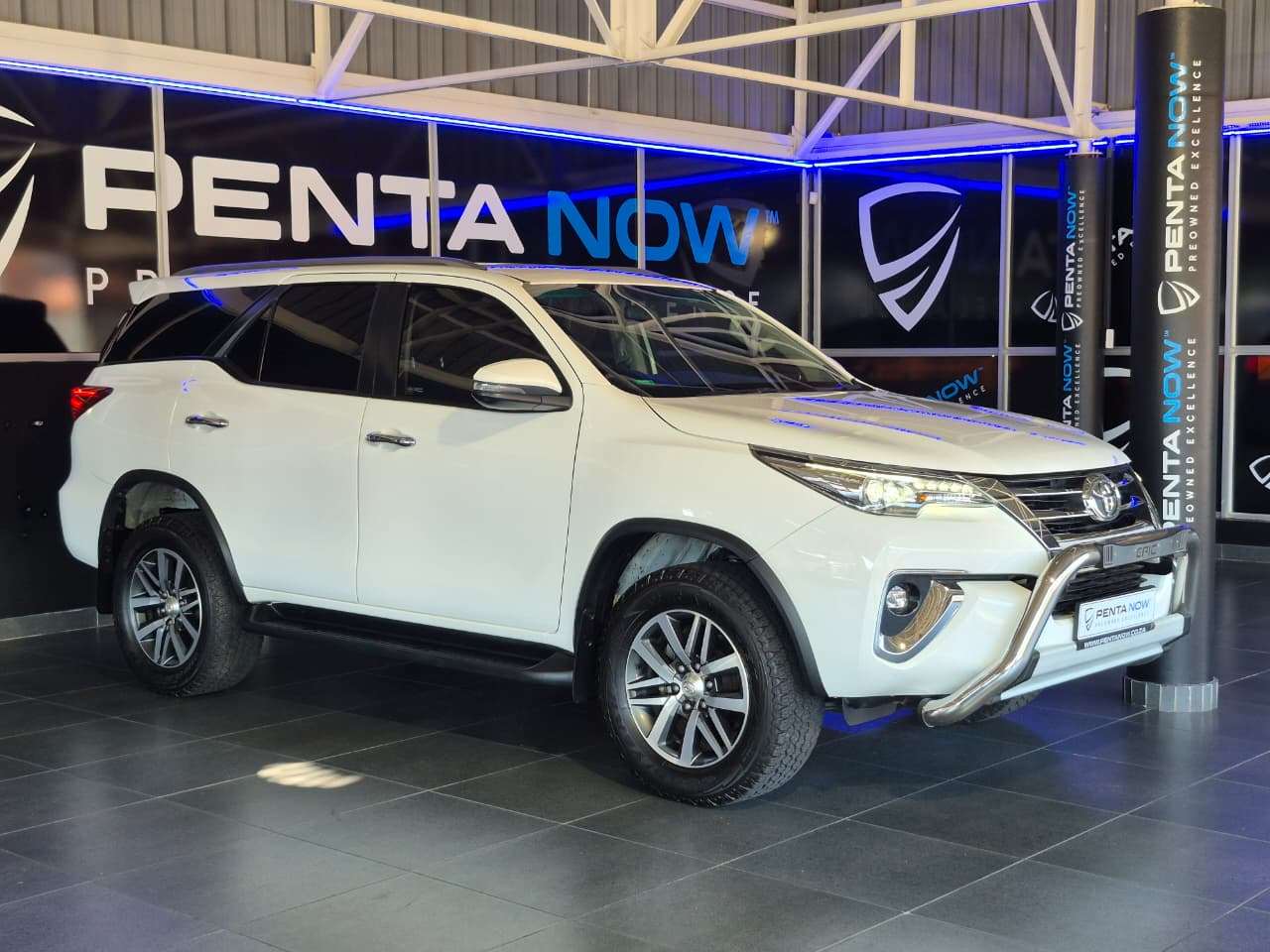 2020 Toyota Fortuner, image 3 of 16