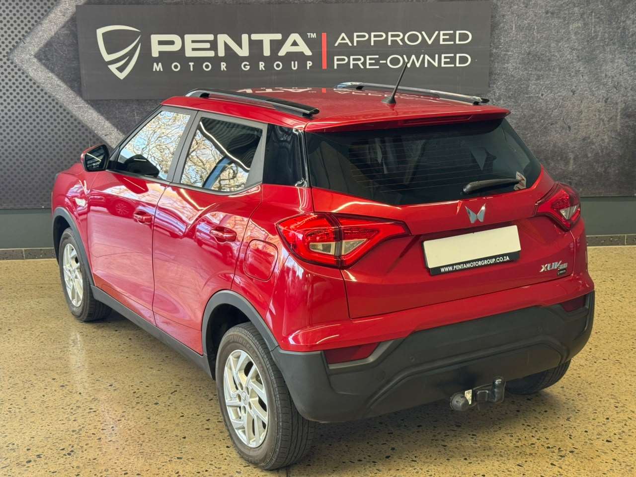 2024 Mahindra Xuv300, image 5 of 15
