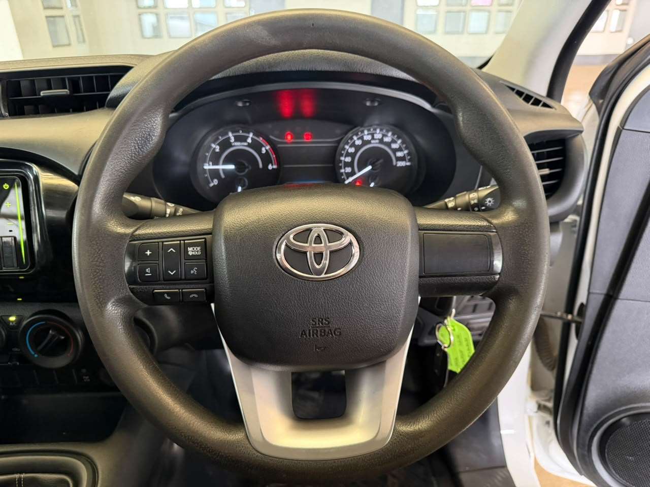 2023 Toyota Hilux, image 15 of 16