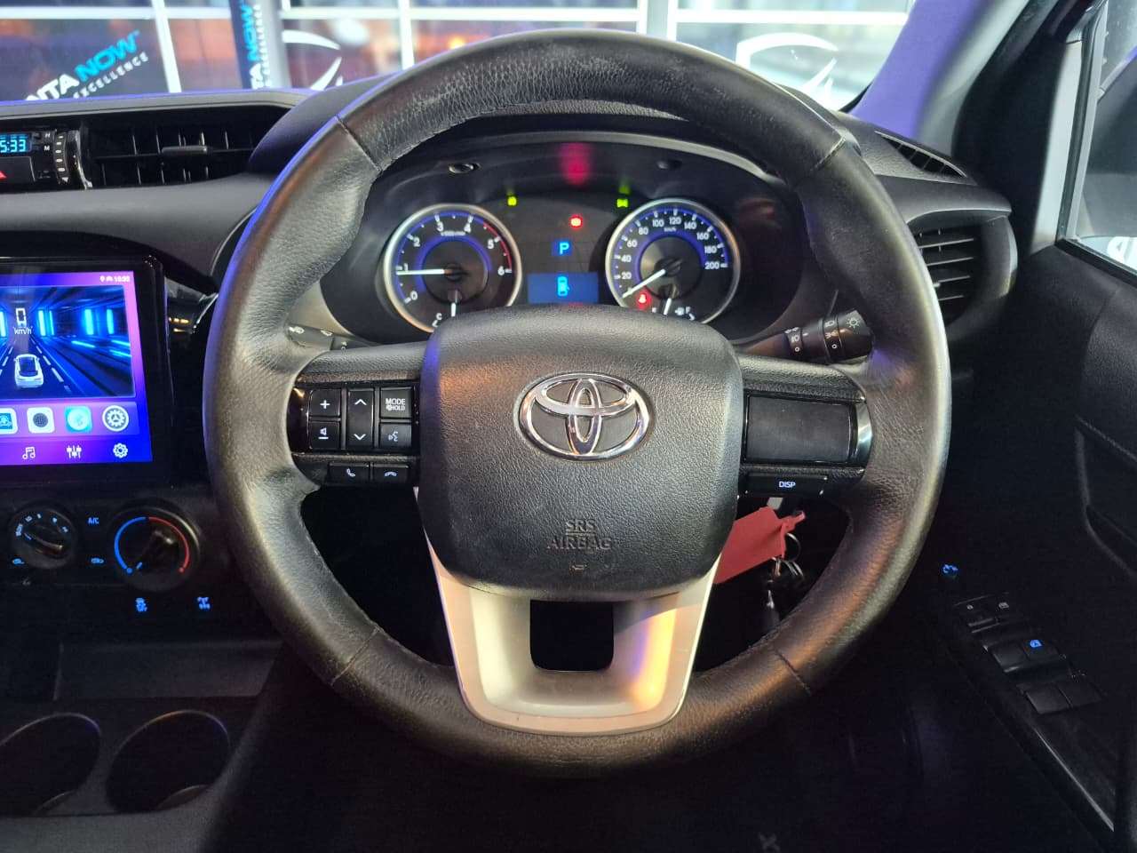 2018 Toyota Hilux, image 8 of 16