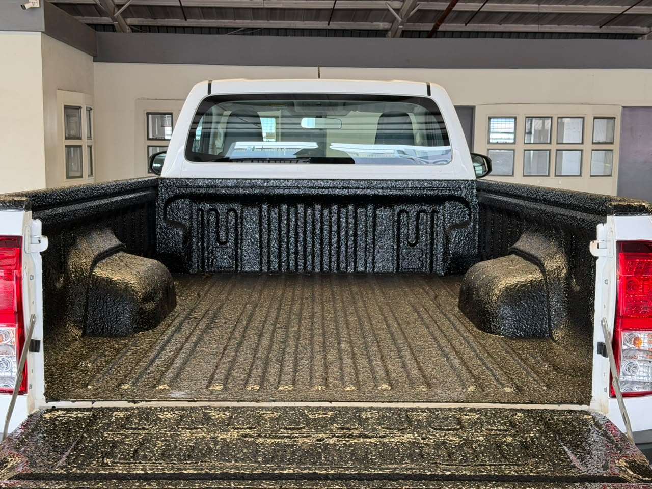 2023 Toyota Hilux, image 12 of 16