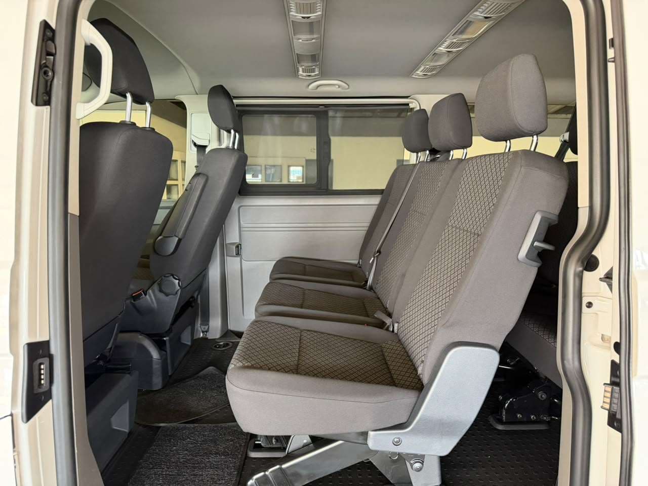 2022 Volkswagen T6.1 Kombi, image 13 of 16