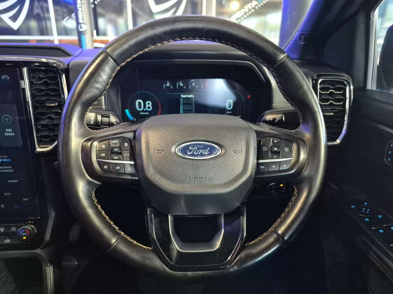 2023 Ford Everest, image 8 of 16