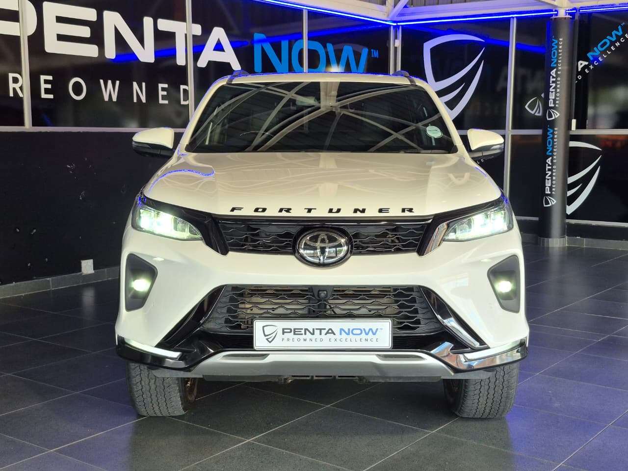 2025 Toyota Fortuner, image 2 of 16