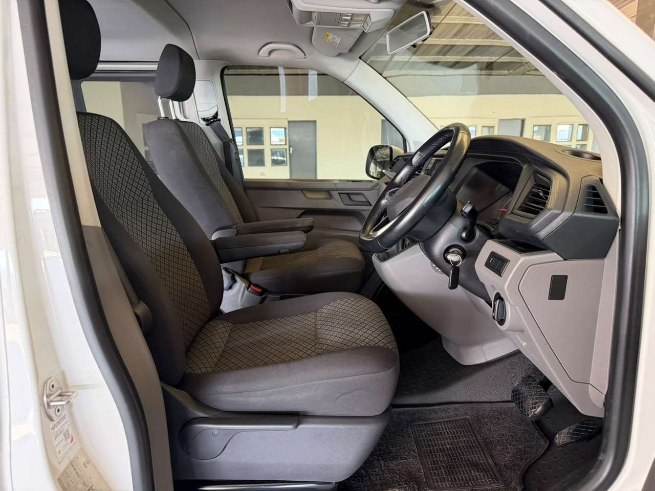 2022 Volkswagen T6.1 Kombi, image 11 of 16