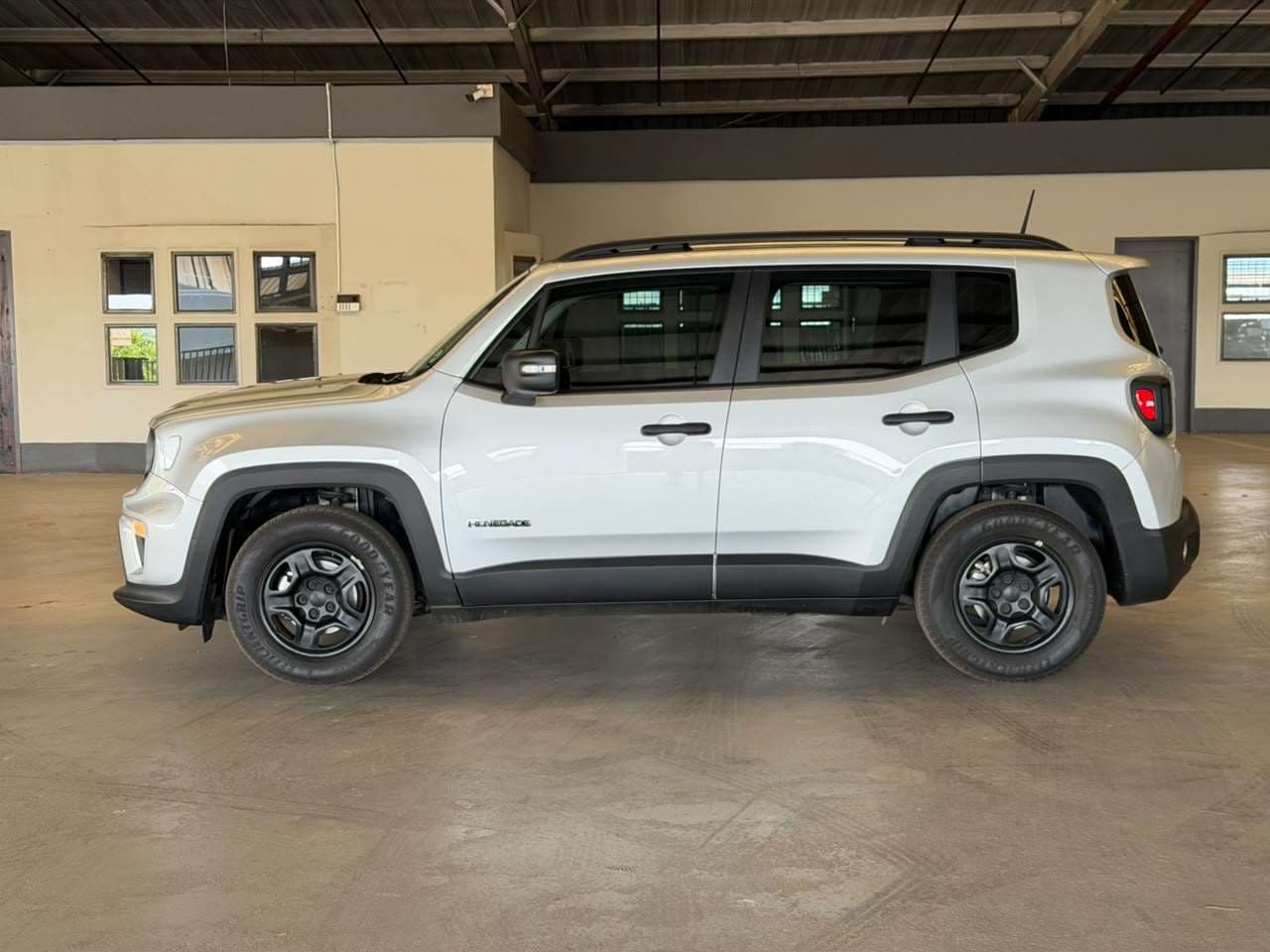 2020 Jeep Renegade, image 2 of 16
