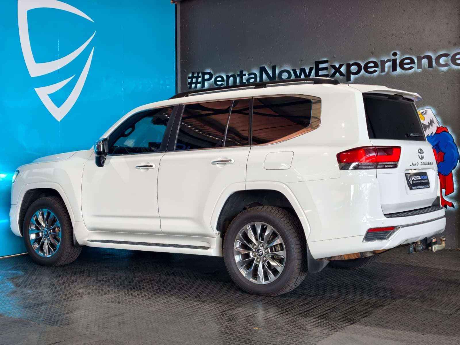 2021 Toyota Land Cruiser, image 4 of 16
