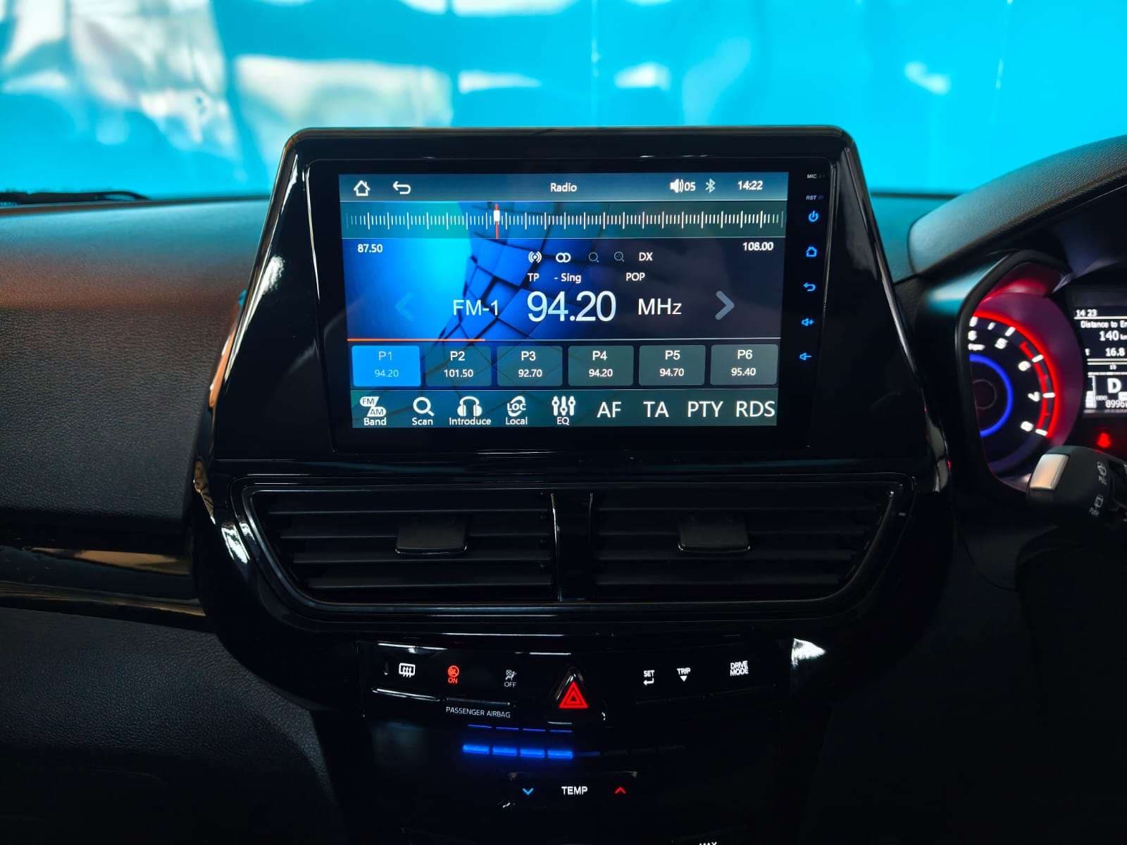 2026 Mahindra Xuv3xo, image 9 of 15
