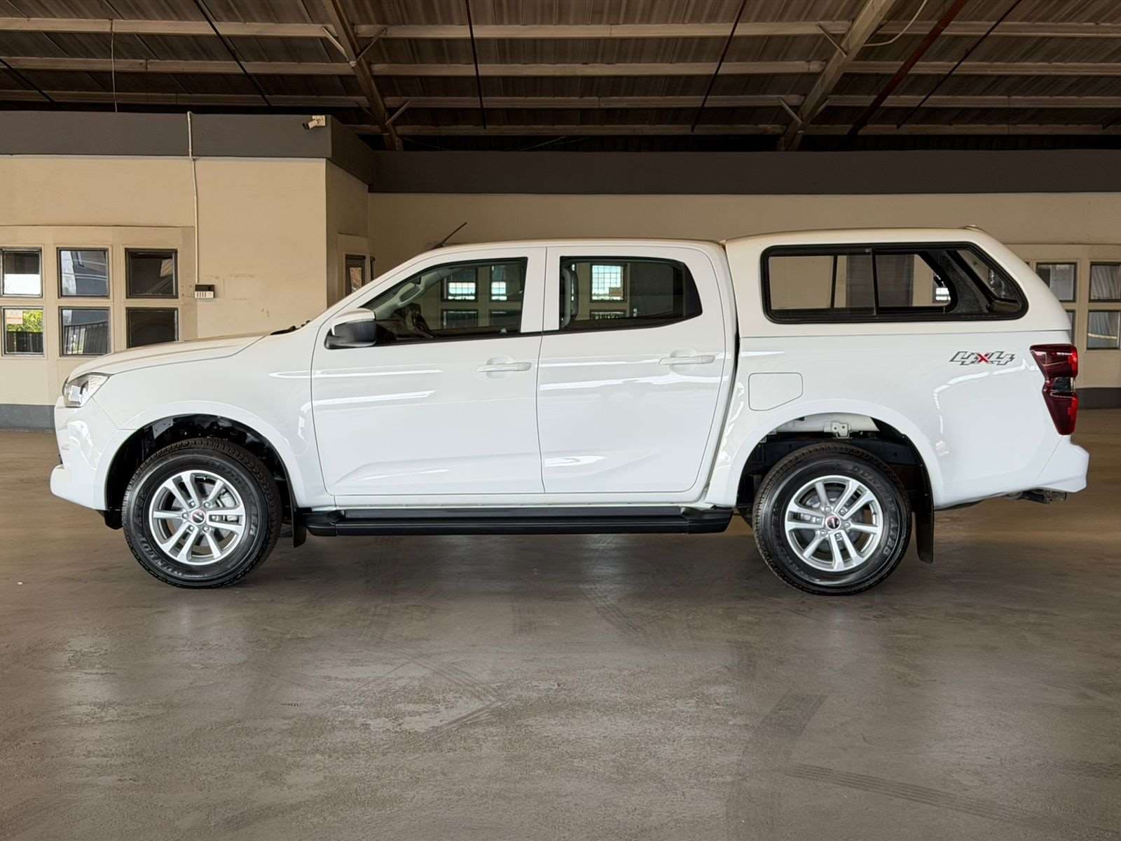 2023 Isuzu D-max, image 2 of 16
