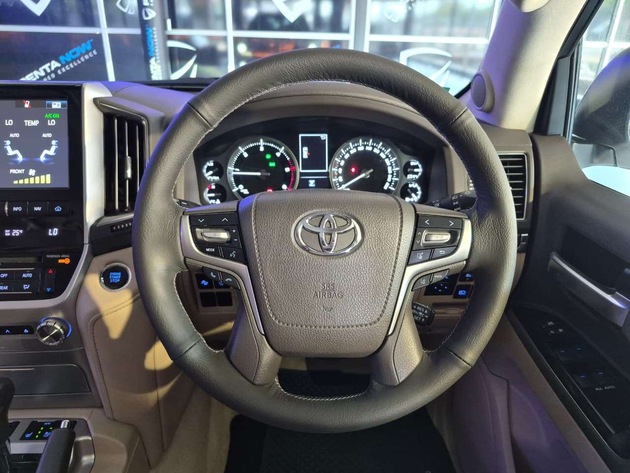 2019 Toyota Lc200, image 8 of 16