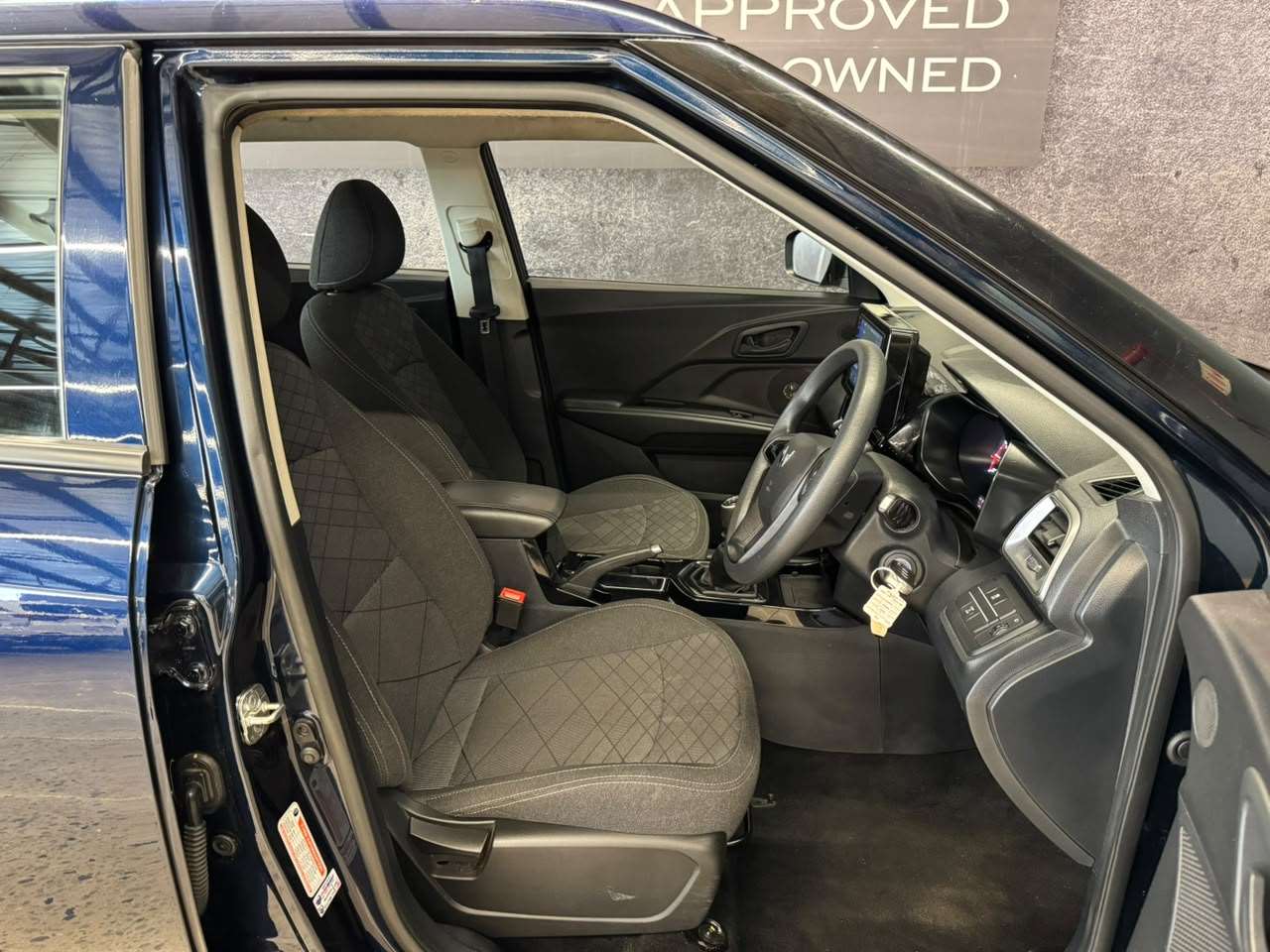 2025 Mahindra Xuv3xo, image 16 of 16
