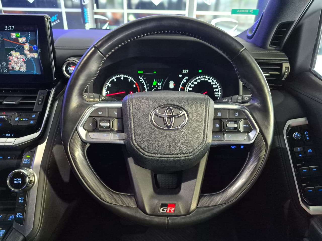 2022 Toyota Land Cruiser 300, image 8 of 16