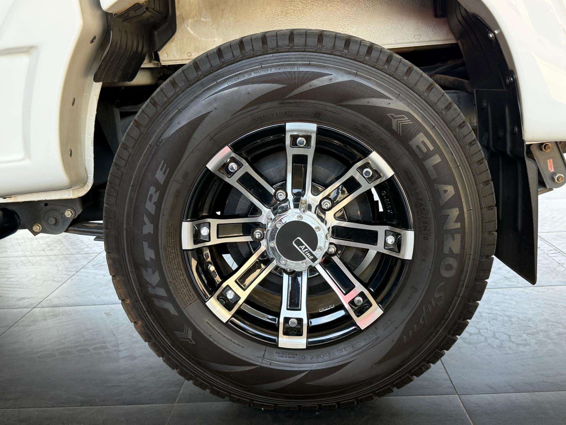 2026 Mahindra Pik Up, image 9 of 16