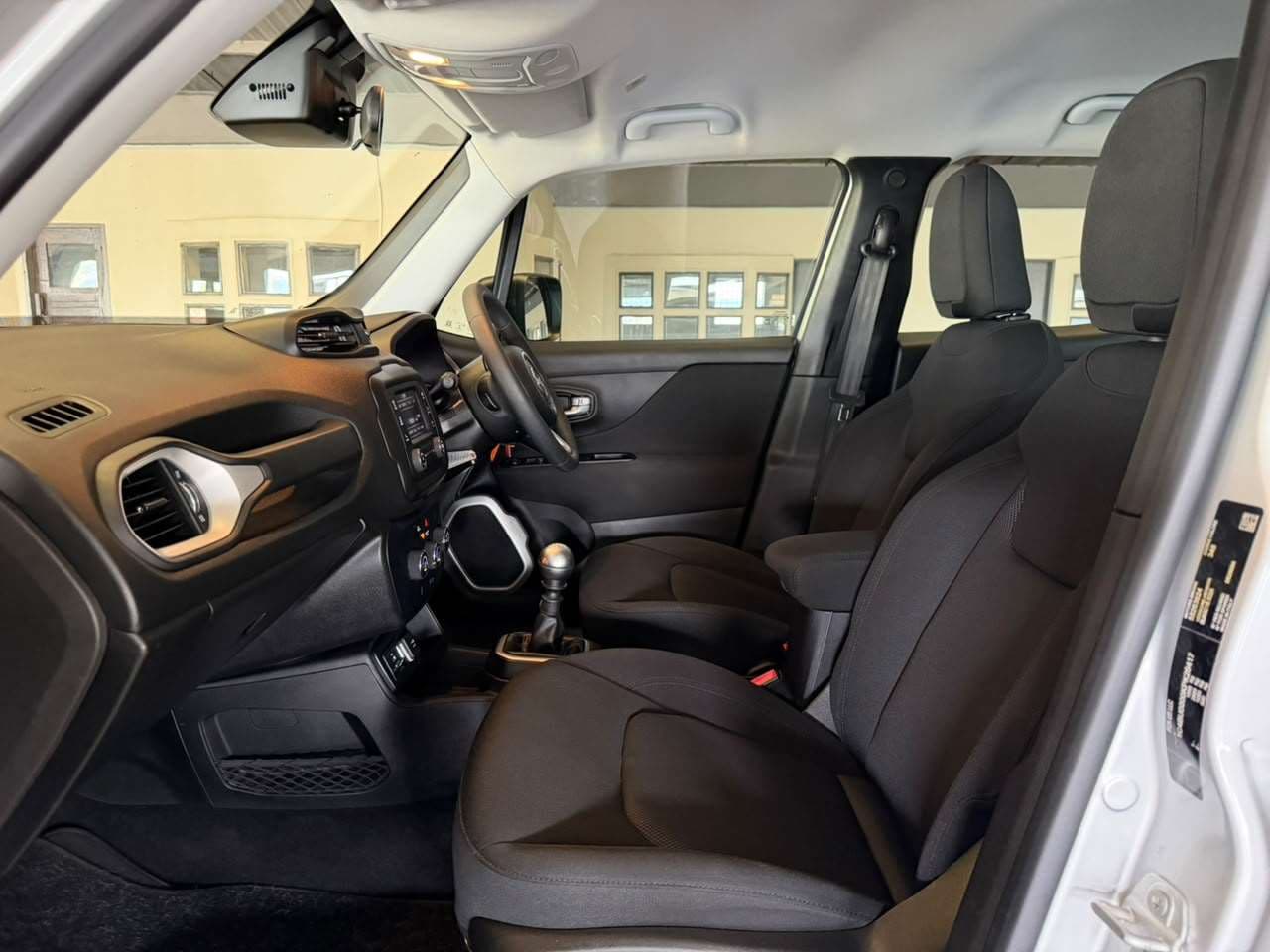 2020 Jeep Renegade, image 12 of 16