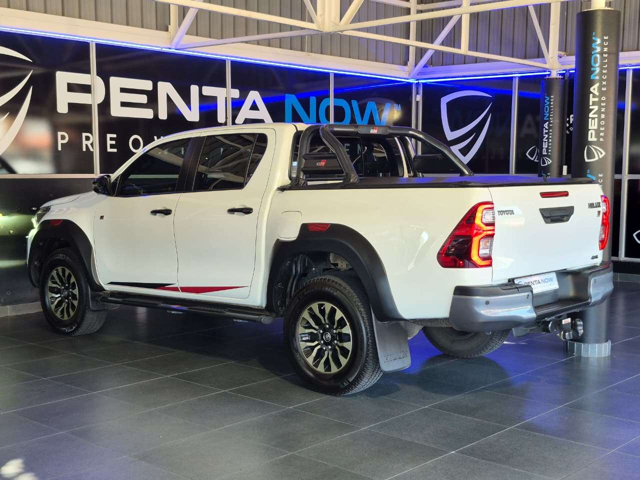 2023 Toyota Hilux, image 4 of 16