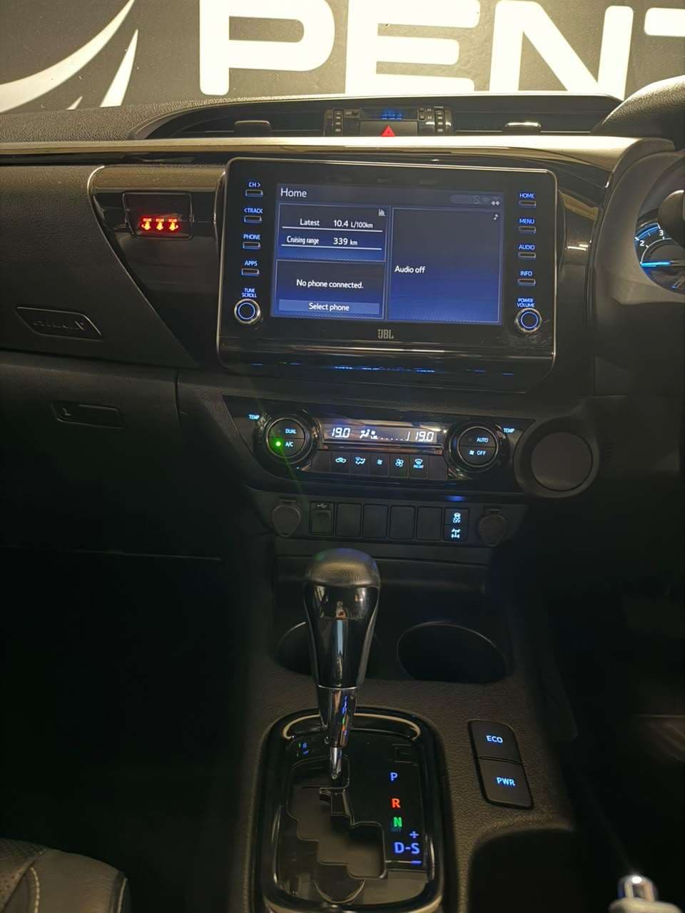 2023 Toyota Hilux, image 14 of 16