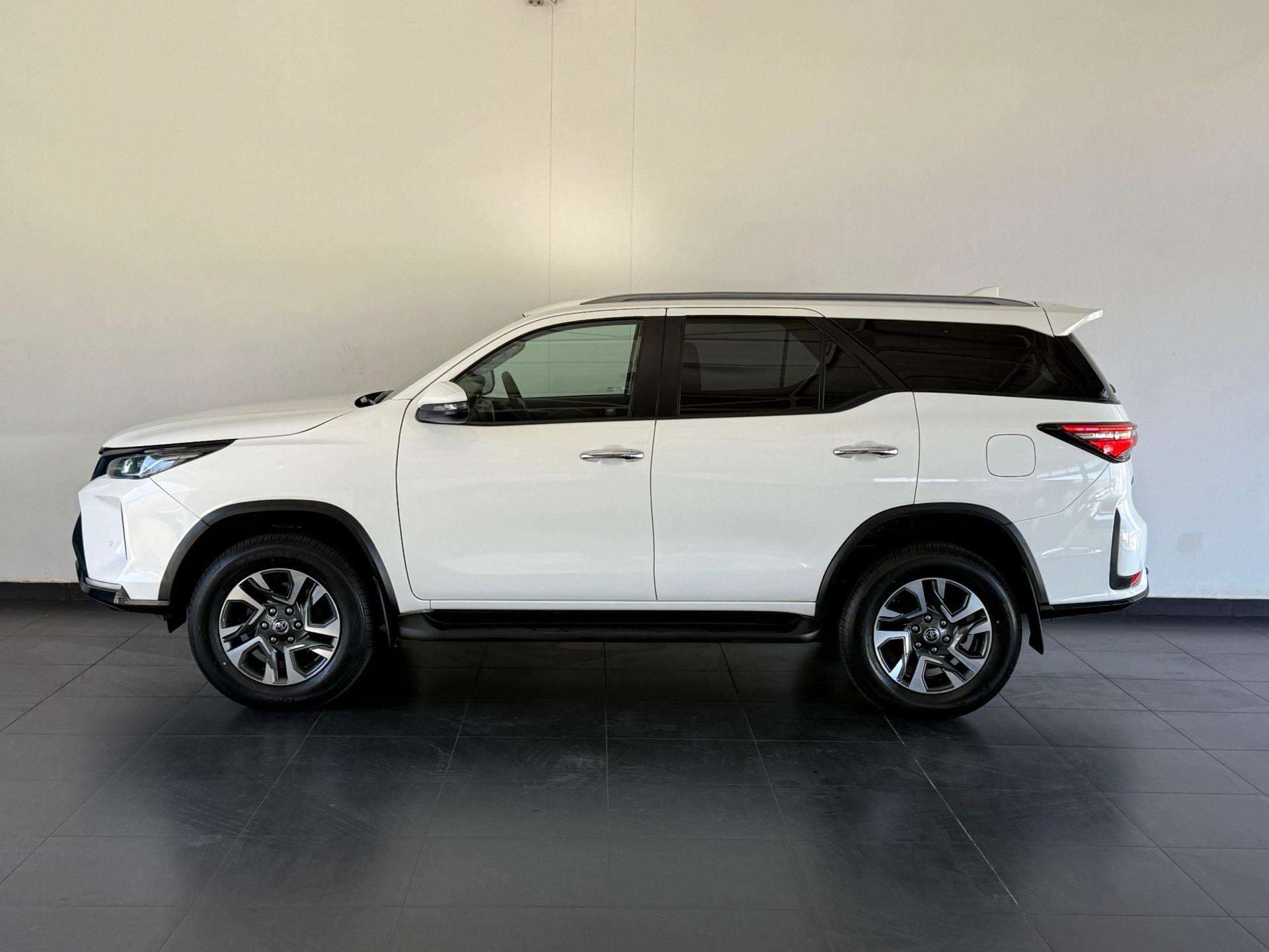 2023 Toyota Fortuner, image 5 of 16