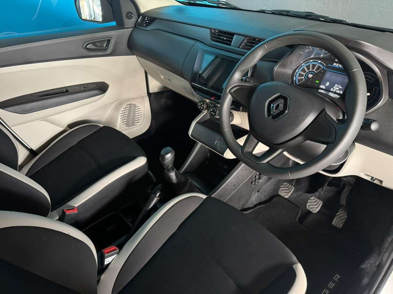 2026 Renault Triber, image 8 of 16