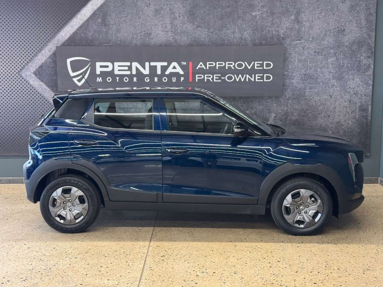 2025 Mahindra Xuv3xo, image 2 of 16