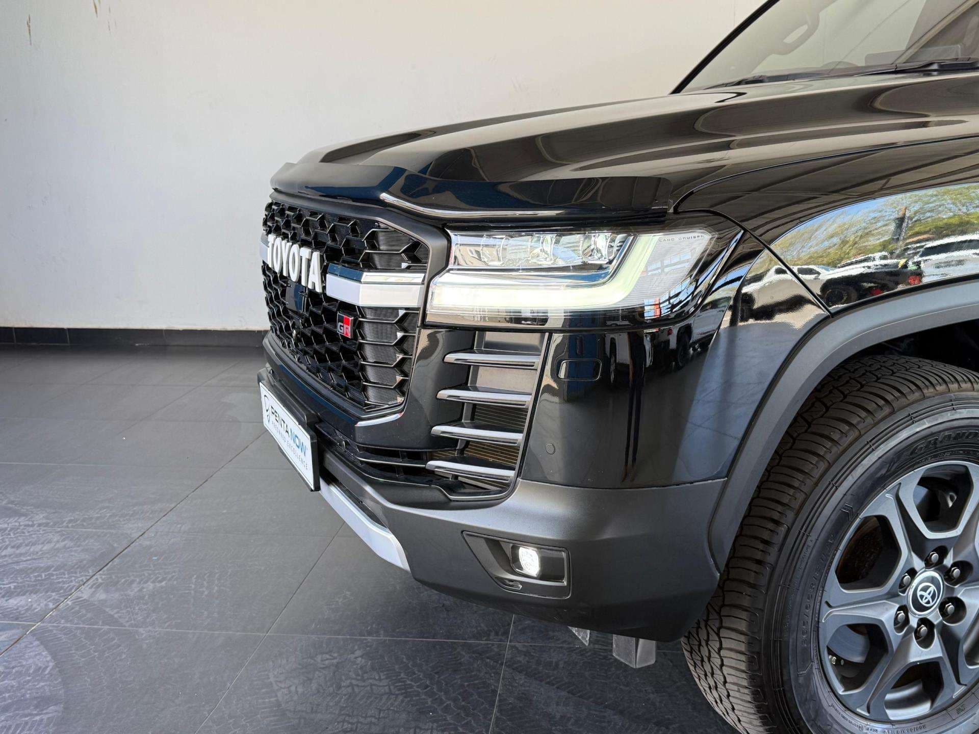 2023 Toyota Landcruiser, image 10 of 16