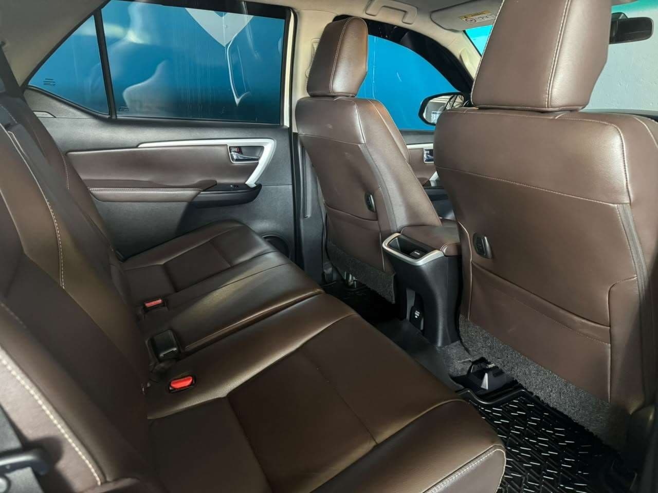 2020 Toyota Fortuner, image 15 of 16