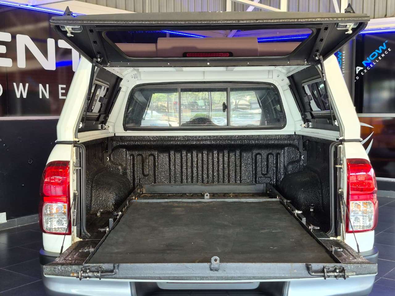 2018 Toyota Hilux, image 15 of 16