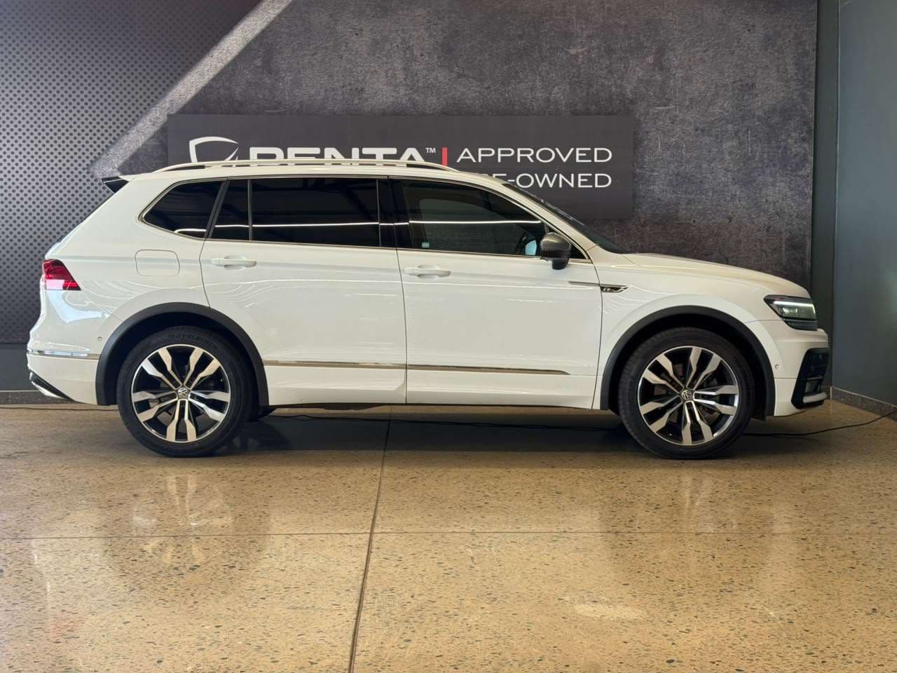 2019 Volkswagen Tiguan Allspace, image 2 of 13
