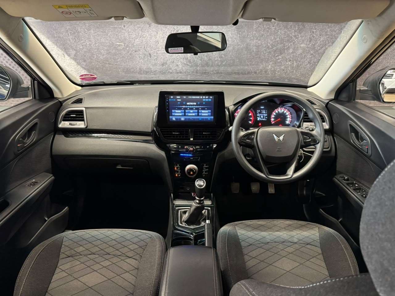 2025 Mahindra Xuv3xo, image 14 of 16